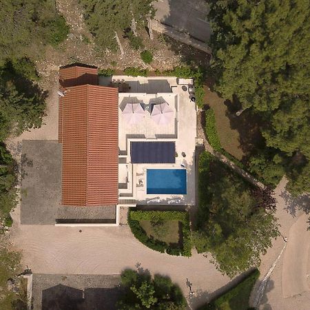 Private Luxury Villa Bianco On Solta For Up To 10 Persons, Heated Pool, Free Parking, Very Close To The Beach! Free Kajak & Mountainbikes, Great Living Area & Privacy! Rogac Exterior photo