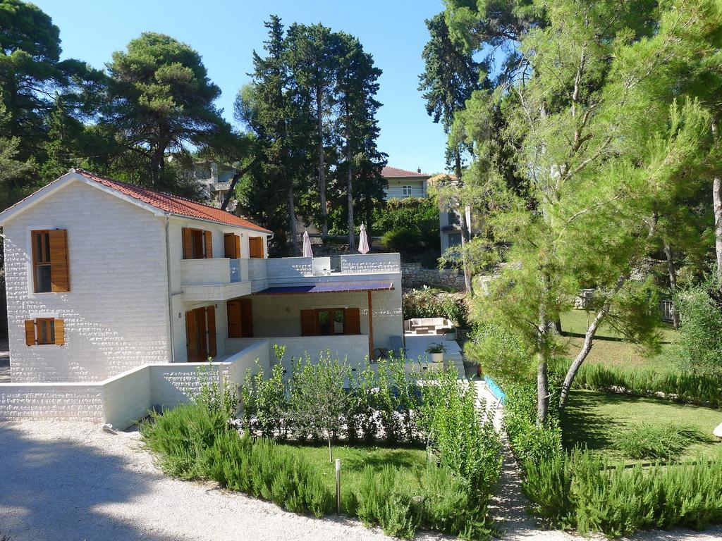 Private Luxury Villa Bianco On Solta For Up To 10 Persons, Heated Pool, Free Parking, Very Close To The Beach! Free Kajak & Mountainbikes, Great Living Area & Privacy! Rogac Exterior photo