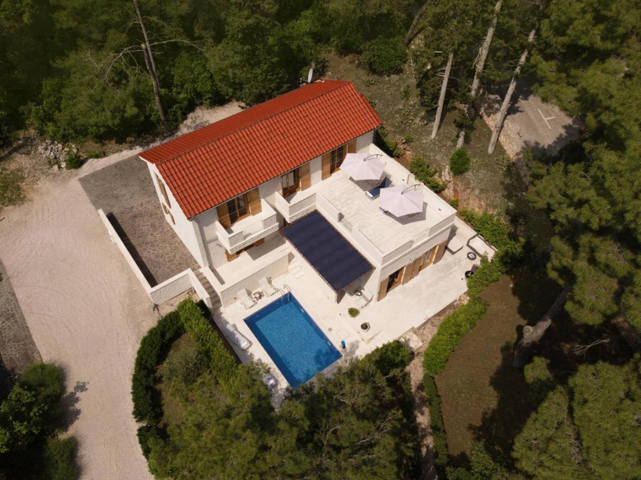 Private Luxury Villa Bianco On Solta For Up To 10 Persons, Heated Pool, Free Parking, Very Close To The Beach! Free Kajak & Mountainbikes, Great Living Area & Privacy! Rogac Exterior photo